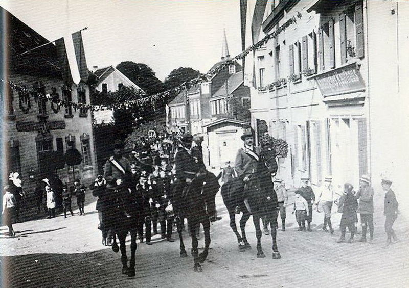 Datei:Festumzug Schuetzenfest 1910.jpg