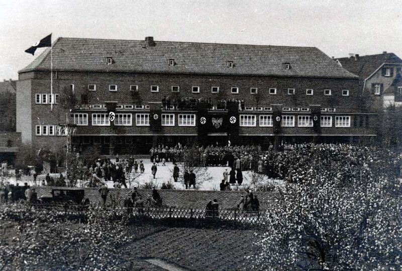 Datei:Volksschule Uferstrasse.jpg