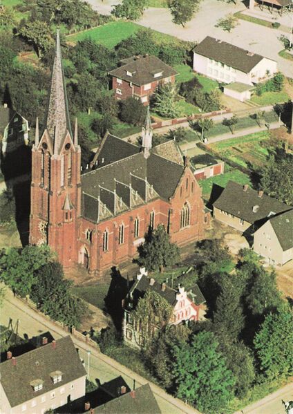 Datei:Leichlingen Luftaufnahme005 KathKirche.jpg
