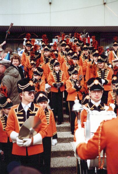 Datei:1981ca Musikkapelle vorRathaus.jpg