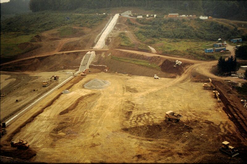 Datei:Große Dhünntalsperre Erdarbeiten 1979.jpg