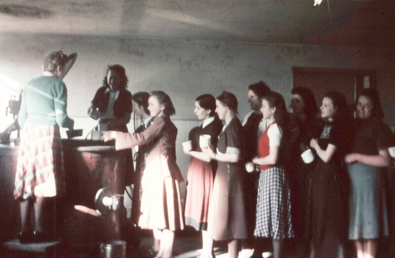 Datei:1945 46 Schulspeisung.jpg