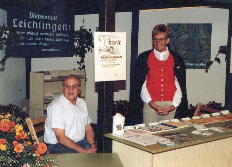 Datei:1985 Obstmarkt Infostand.jpg