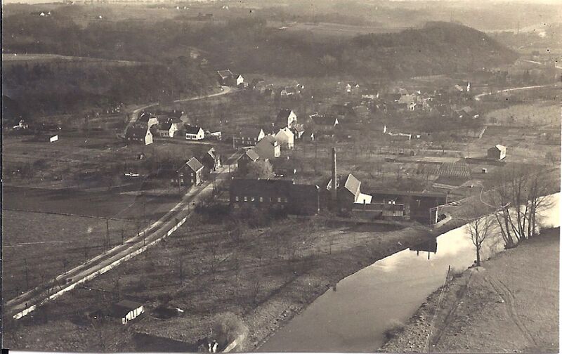 Datei:Büscherhöfen mitKrautpresseHölzer 1935.jpg