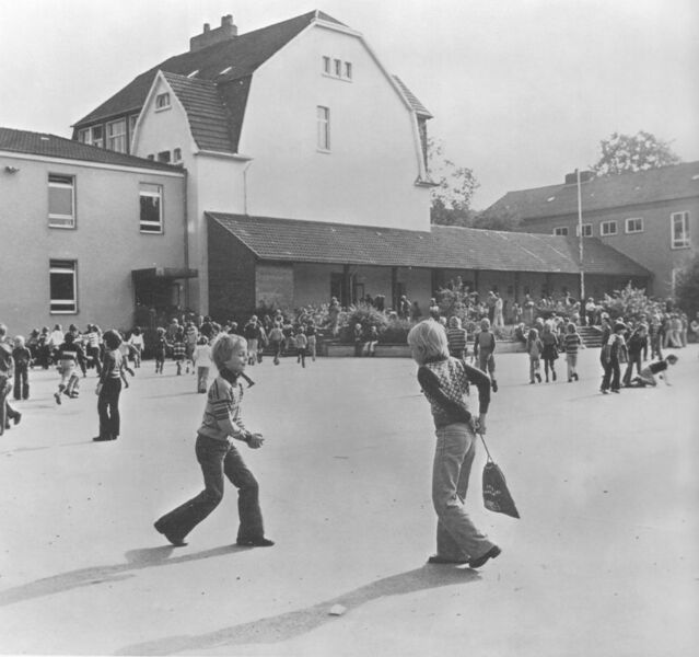 Datei:KathGrundschuleca1978.jpg