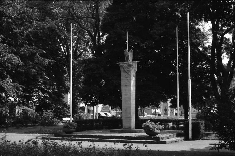 Datei:Ehrenmal 1966.jpg