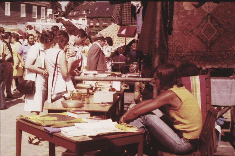 Datei:1000Jahrfeier Flohmarkt untereBrückenstraße.jpg