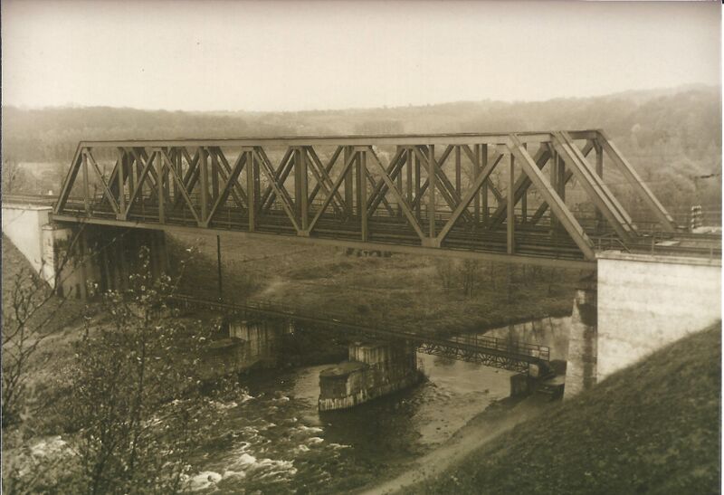 Datei:Eisenbahnbrücke OP-DUS heute.jpg