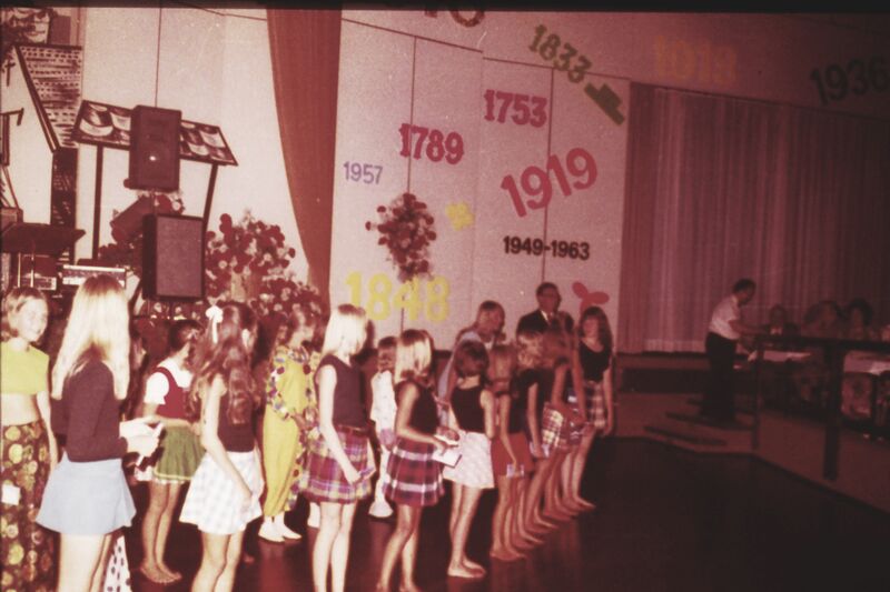 Datei:1000Jahrfeier Abendveranstalung Aula.jpg